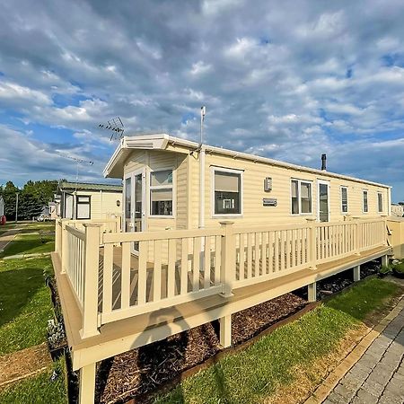 Caravan With Decking And Free Wifi At Seawick Holiday Park Ref 27214Sw Клактън он Сий Екстериор снимка