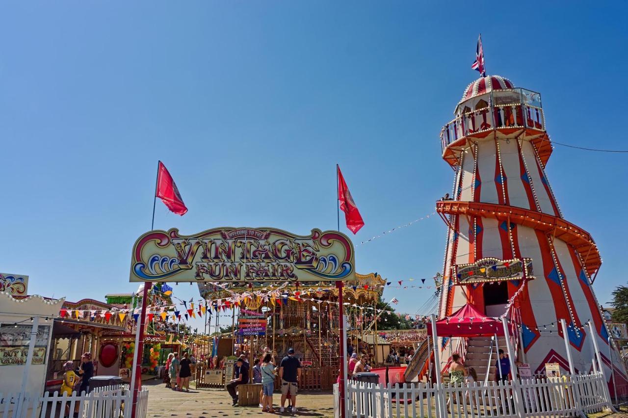 Caravan With Decking And Free Wifi At Seawick Holiday Park Ref 27214Sw Клактън он Сий Екстериор снимка